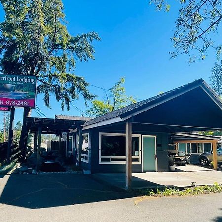 Riverfront Lodging Shady Cove Eksteriør billede