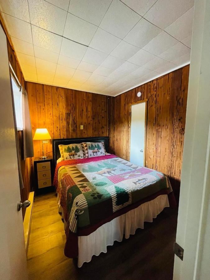 Riverfront Lodging Shady Cove Eksteriør billede
