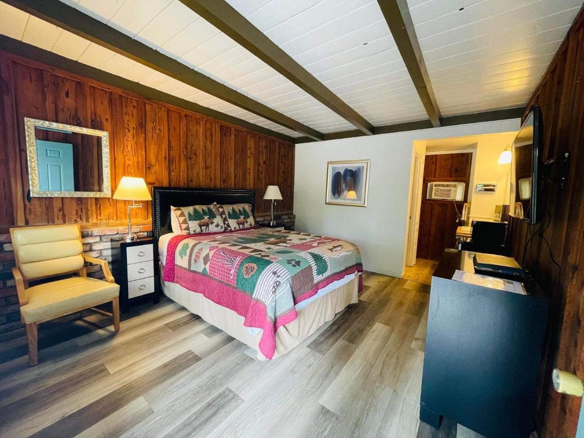 Riverfront Lodging Shady Cove Eksteriør billede