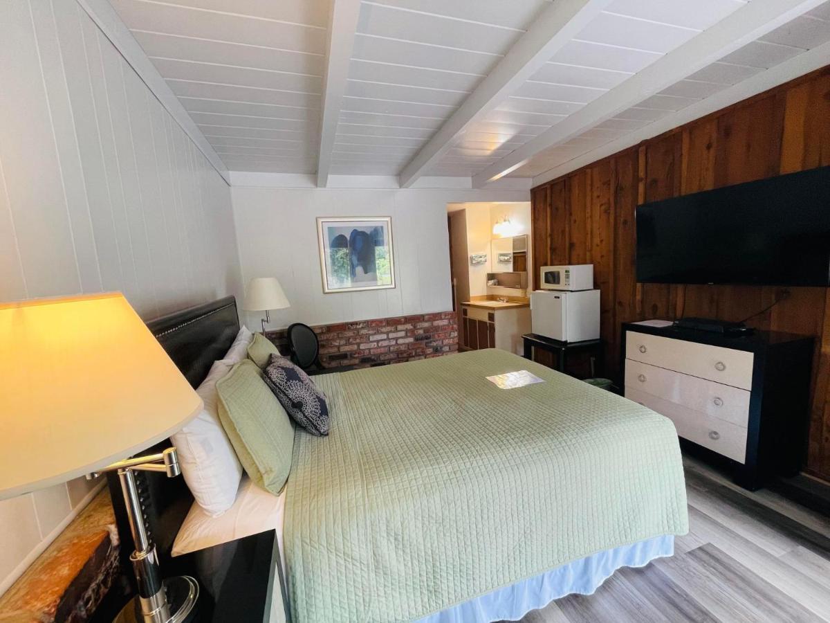 Riverfront Lodging Shady Cove Eksteriør billede