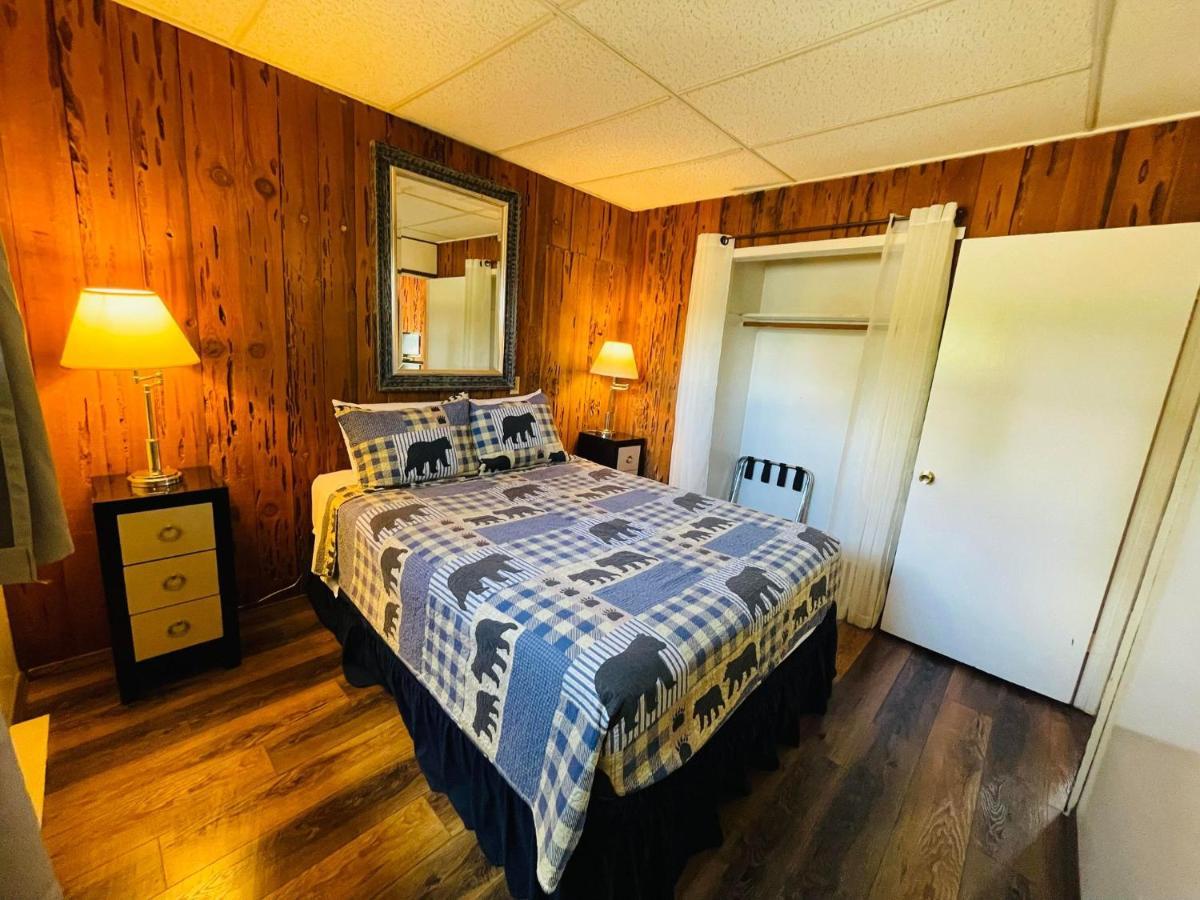 Riverfront Lodging Shady Cove Eksteriør billede
