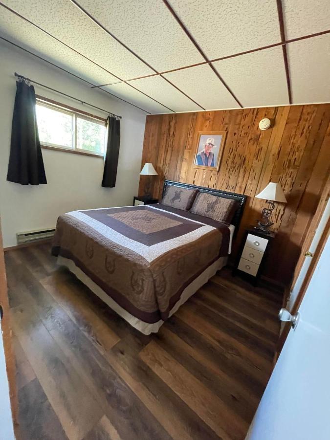 Riverfront Lodging Shady Cove Eksteriør billede