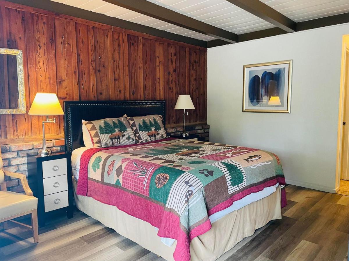 Riverfront Lodging Shady Cove Eksteriør billede