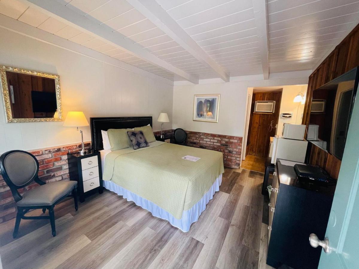 Riverfront Lodging Shady Cove Eksteriør billede