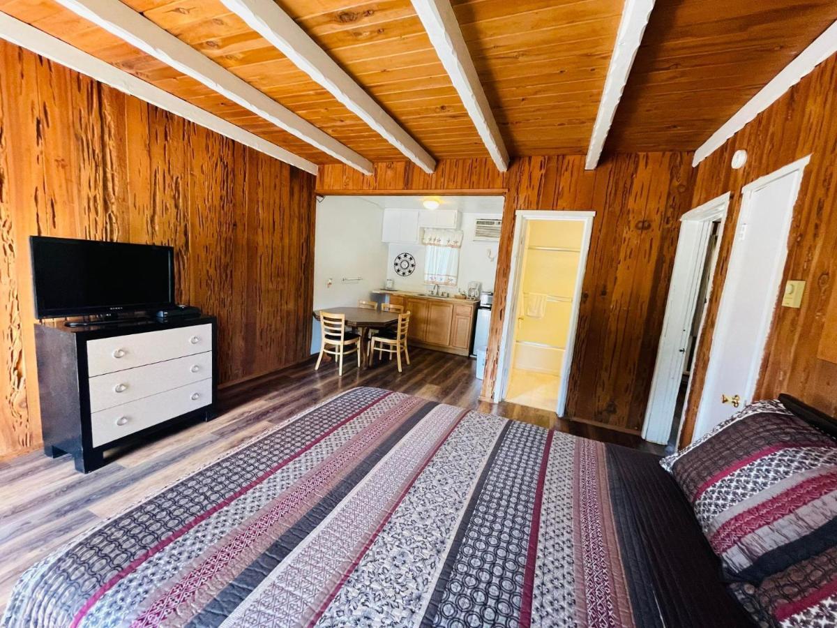 Riverfront Lodging Shady Cove Eksteriør billede