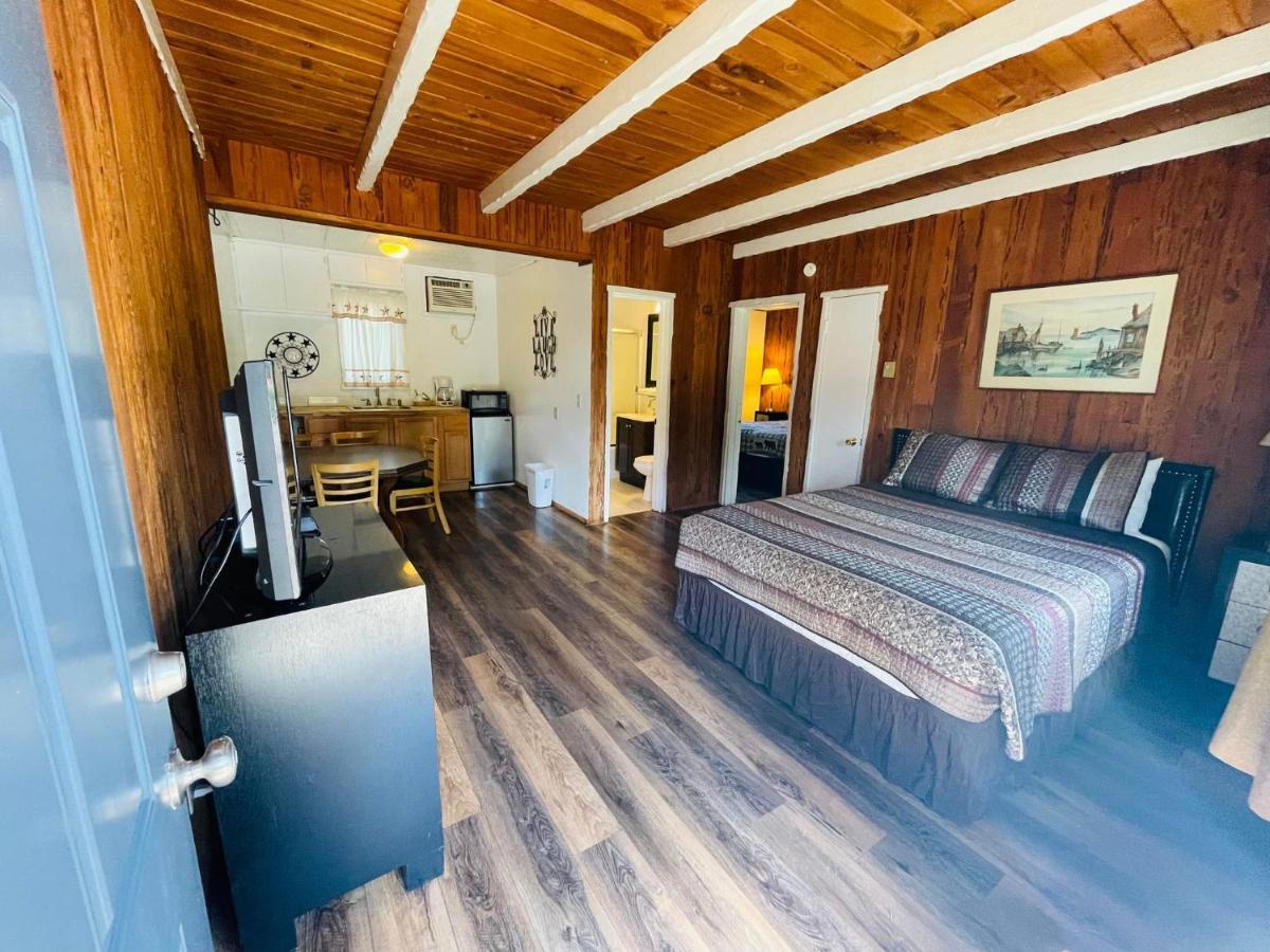 Riverfront Lodging Shady Cove Eksteriør billede