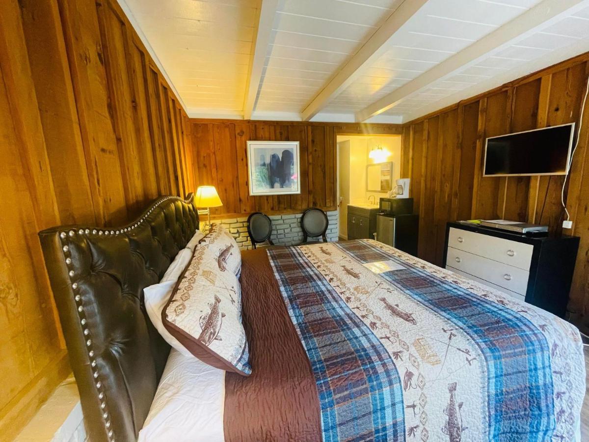 Riverfront Lodging Shady Cove Eksteriør billede