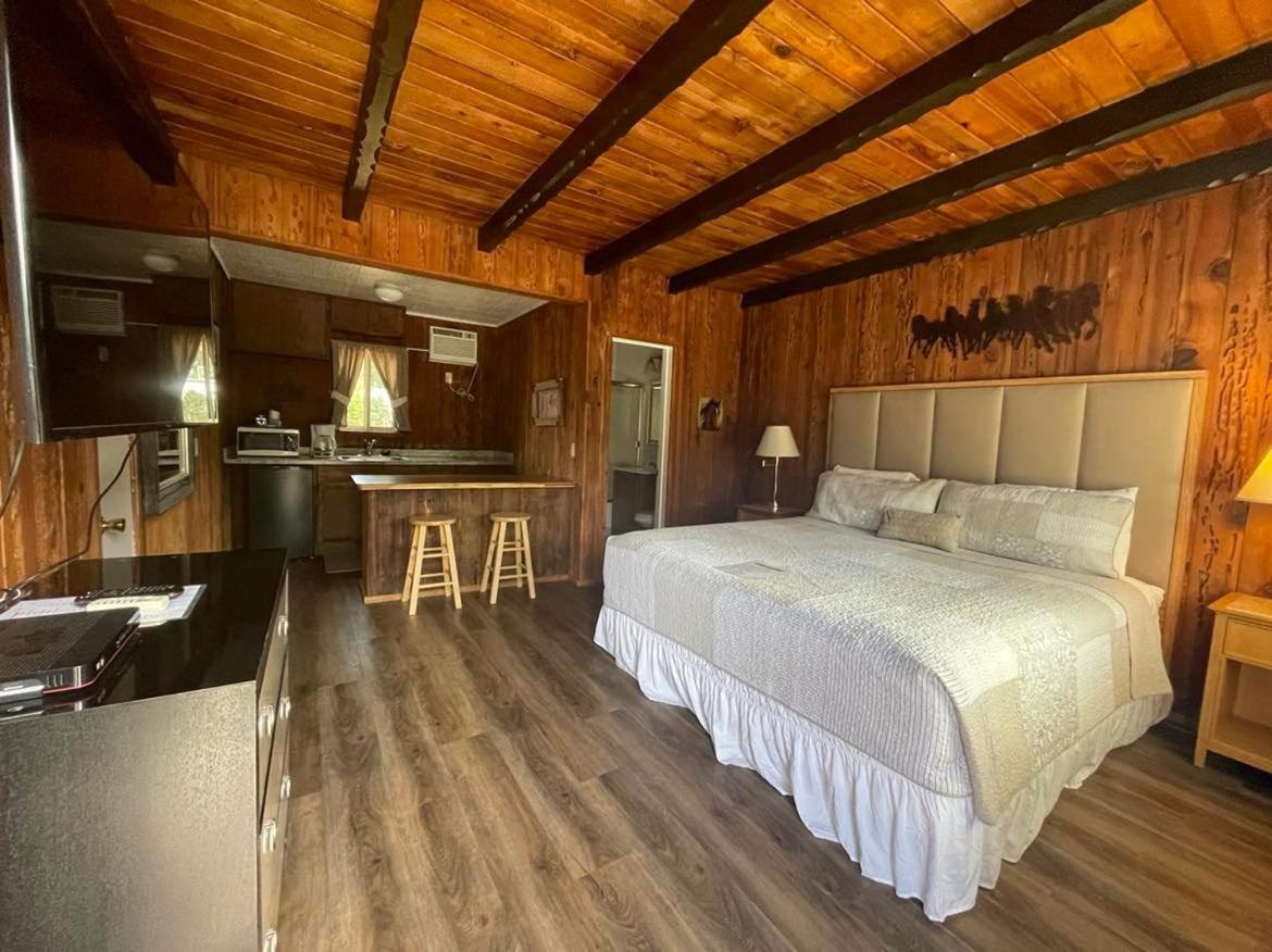 Riverfront Lodging Shady Cove Eksteriør billede